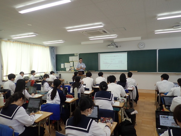 恒例の「ミニ大学」：道林克禎さん(高36回)